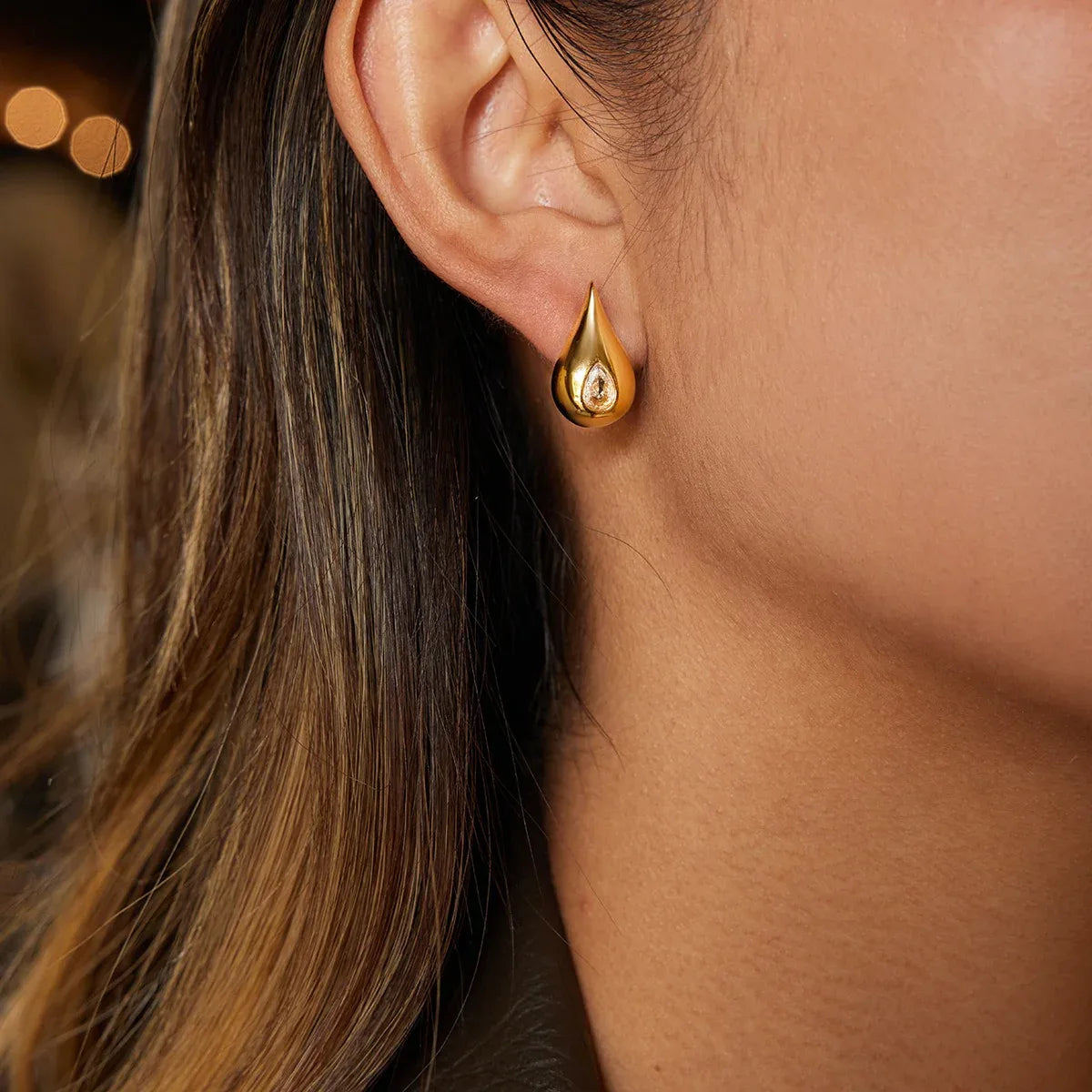 18K gold earrings inlaid with cubic zirconia in a teardrop design. - Billien