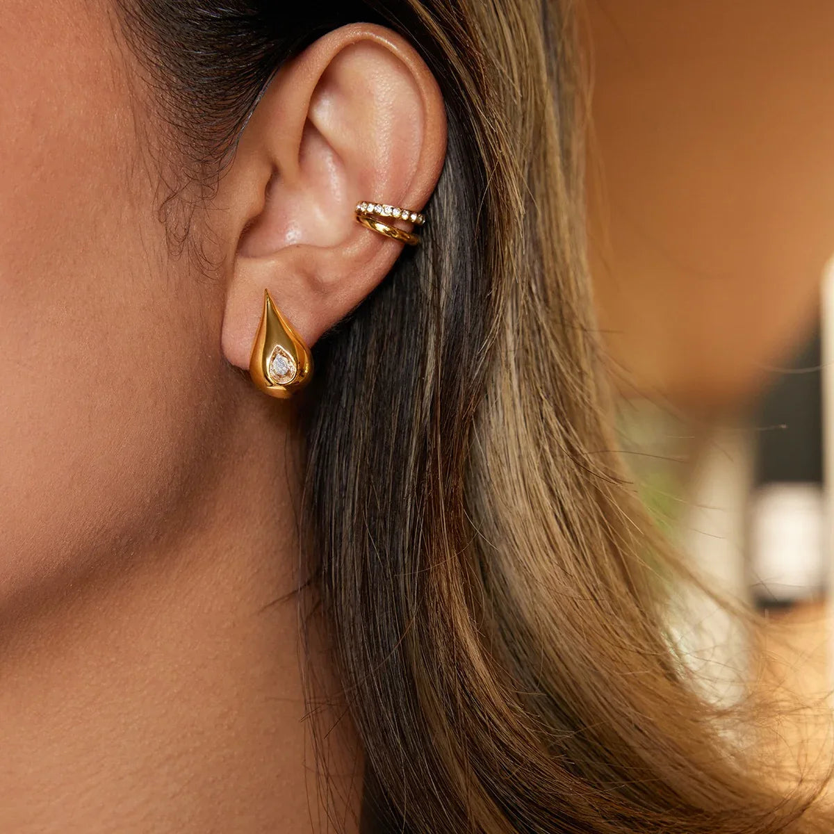 18K gold earrings inlaid with cubic zirconia in a teardrop design. - Billien