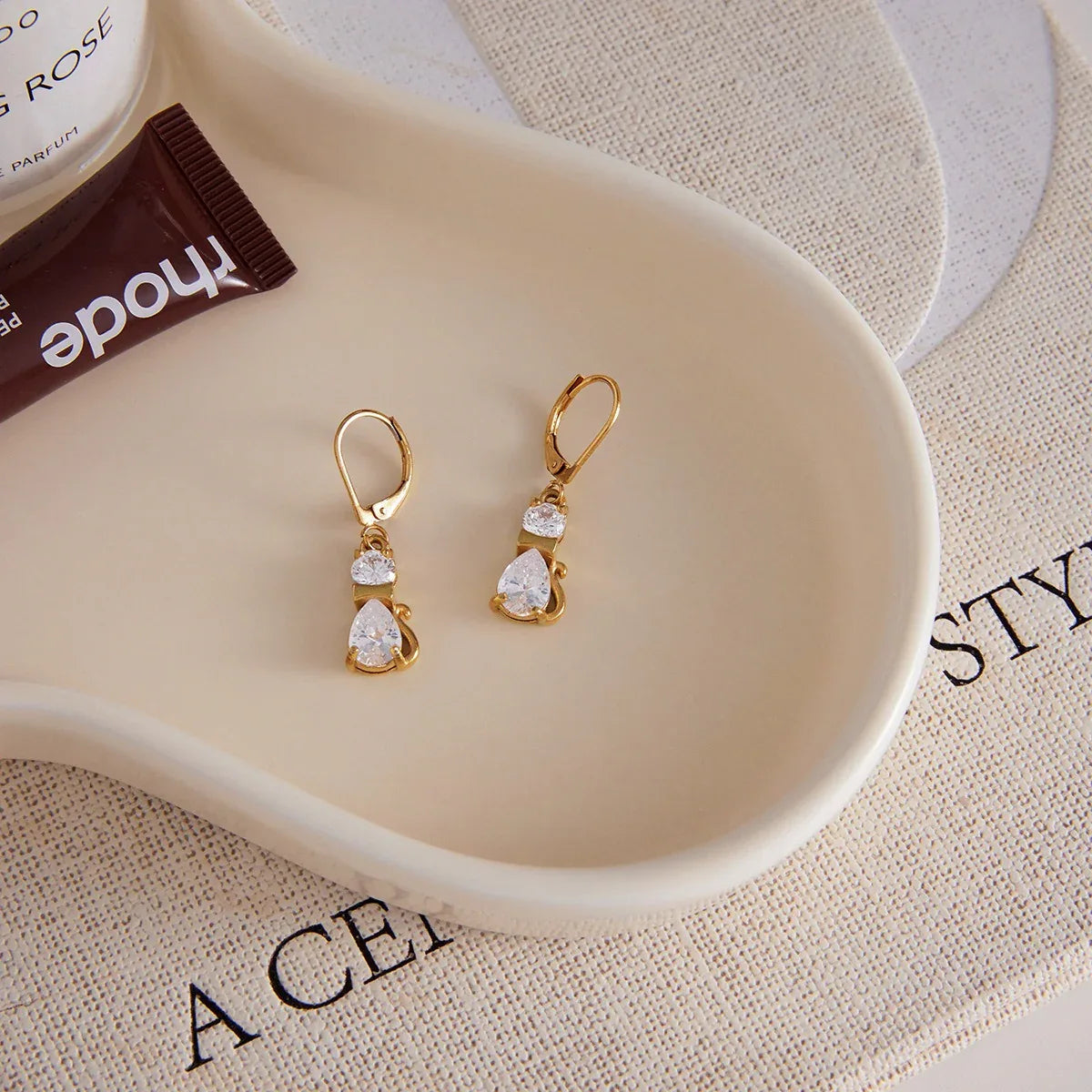 18K gold plated, lightweight and luxurious cat-shaped earrings with zircon stones. - Billien