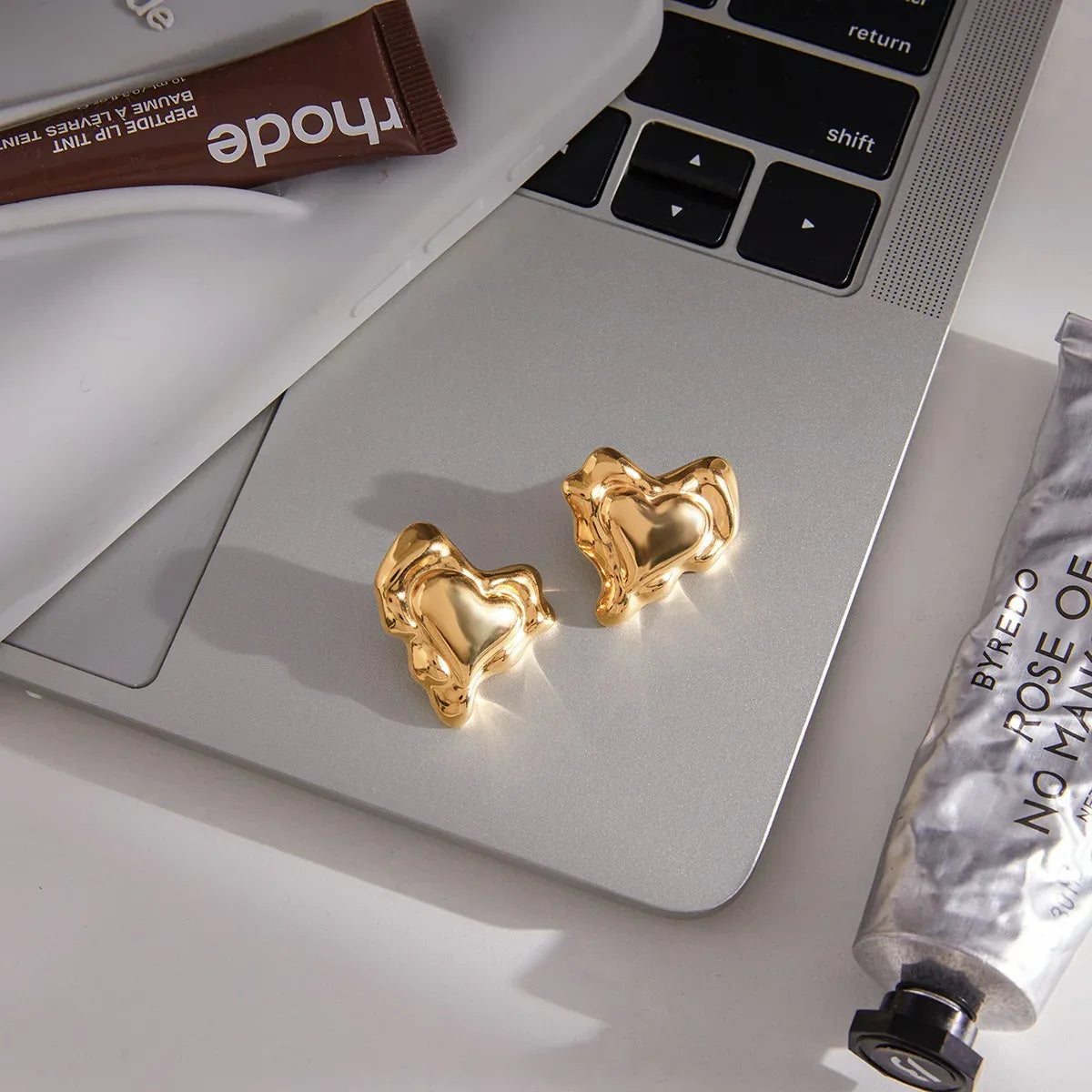 Heart-shaped stud earrings, high-end autumn/winter jewelry. - Billien